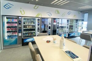 Sala de descanso mobiliario vending a medida